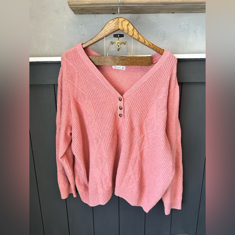 89th & Madison V-Neck Button Knit Soft Sweater in Pink size 3X